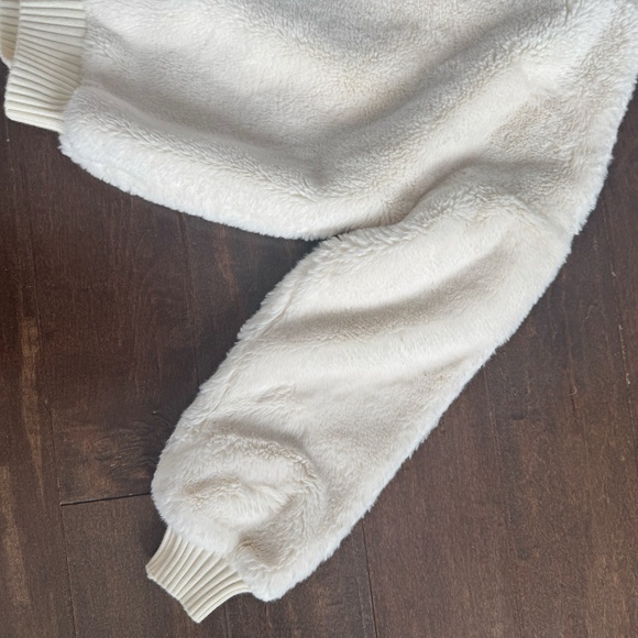 H&M White Fluffy Sweater - Picture 5 of 7
